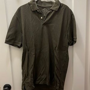 Men’s St. John’s Bay dark green short sleeve polo - Size M